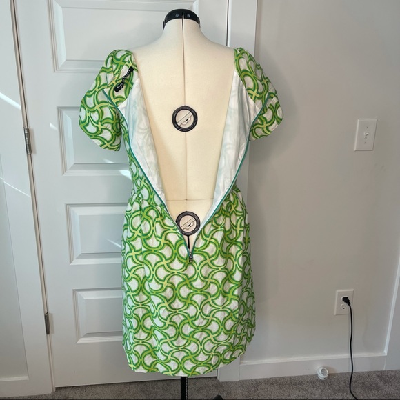 Marc New York Andrew Mark Cap Sleeve Shift Dress with Green Trefoil Design Sz 12 - Picture 5 of 7